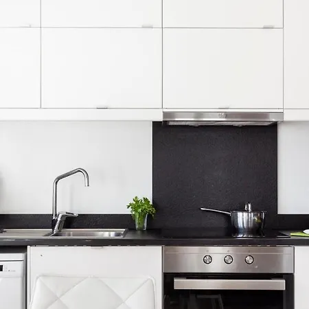Plum Guide - Picture Perfect Apartment Lisbon