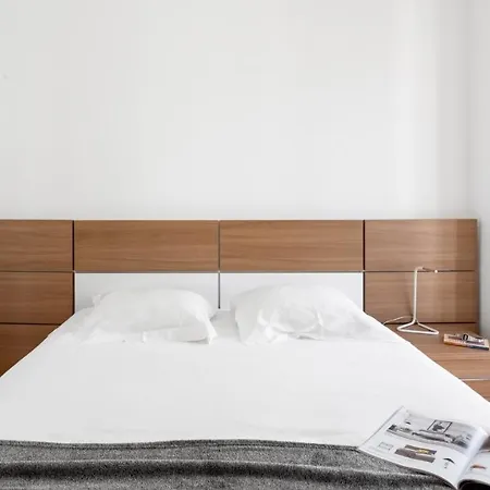 Plum Guide - Picture Perfect Apartment